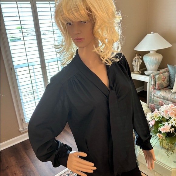 STUNNING, STYLISH & ELEGANT GIVENCHY TOP IN SUPERB CONDITION - Picture 6 of 9